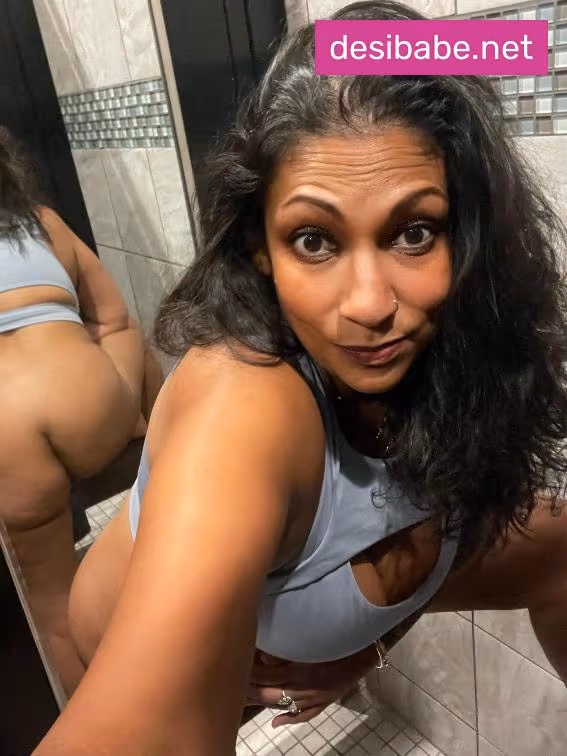 Image of Indian NRI Busty Horny Naughty Milf Aunty Fully Nude Private Sexy Big Boobs And Big Ass Show Sucking BBC Public Nudes Pics